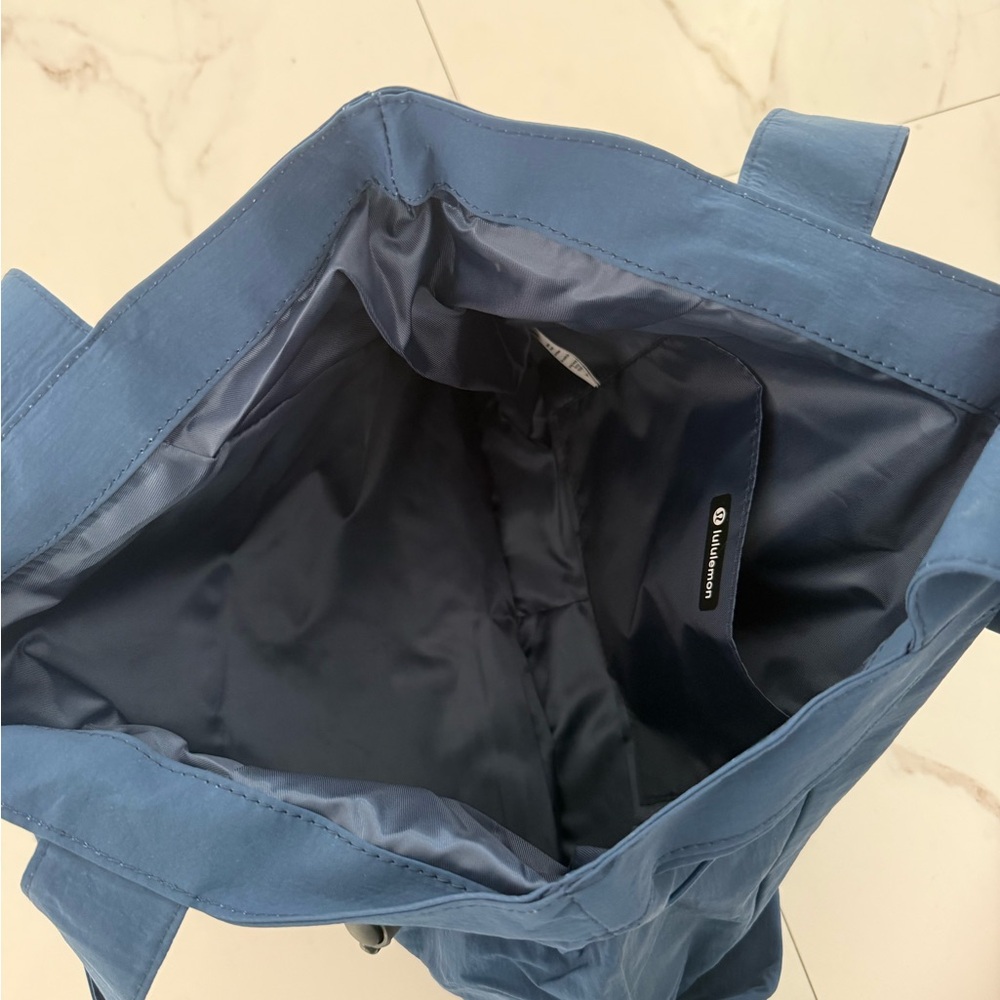 Lululemon Tote Bag 18L - Picture 3 of 3